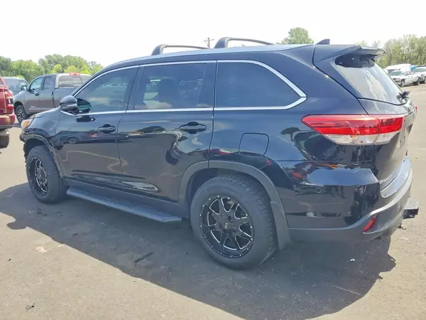 5TDJZRFH2KS948234 2019 TOYOTA HIGHLANDER - Image 2
