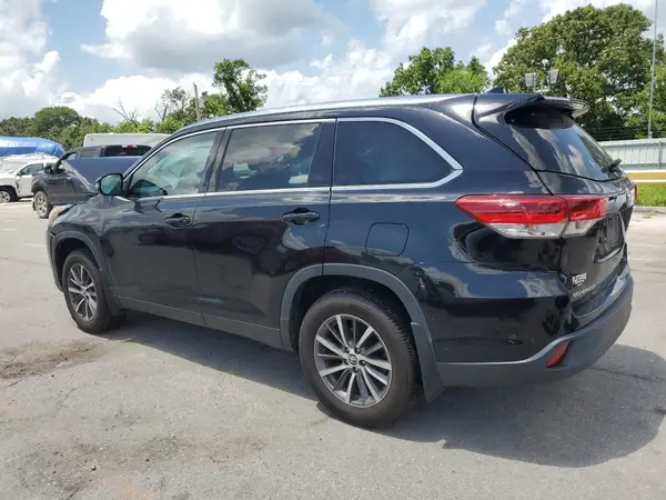 5TDJZRFH2KS952669 2019 TOYOTA HIGHLANDER - Image 2