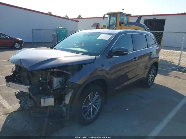 5TDJZRFH2KS959847 2019 TOYOTA HIGHLANDER - Image 2