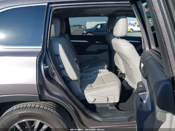 5TDJZRFH2KS959847 2019 TOYOTA HIGHLANDER - Image 8