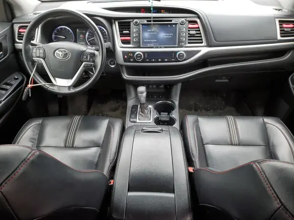 5TDJZRFH2KS963669 2019 TOYOTA HIGHLANDER - Image 8