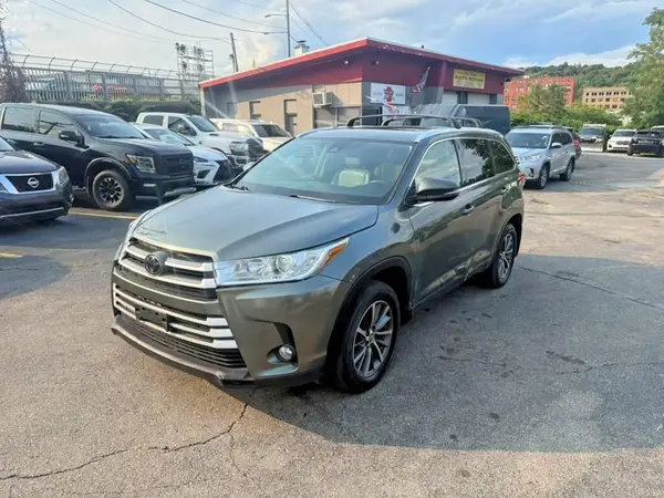 5TDJZRFH2KS968824 2019 TOYOTA HIGHLANDER - Image 1