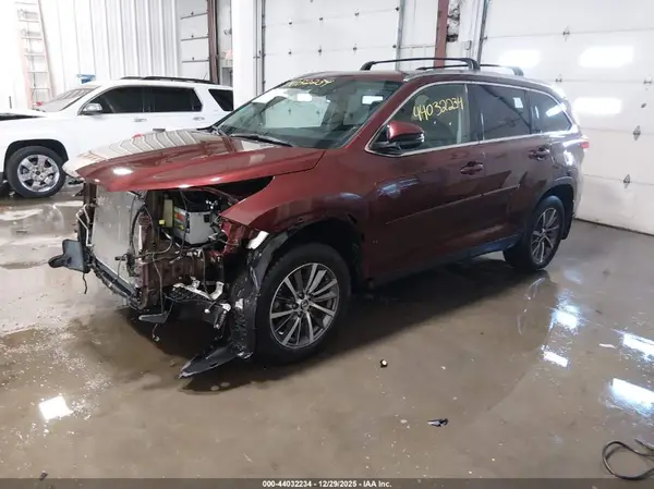 5TDJZRFH2KS969181 2019 TOYOTA HIGHLANDER - Image 2