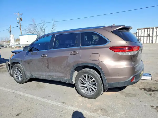 5TDJZRFH2KS971271 2019 TOYOTA HIGHLANDER - Image 2
