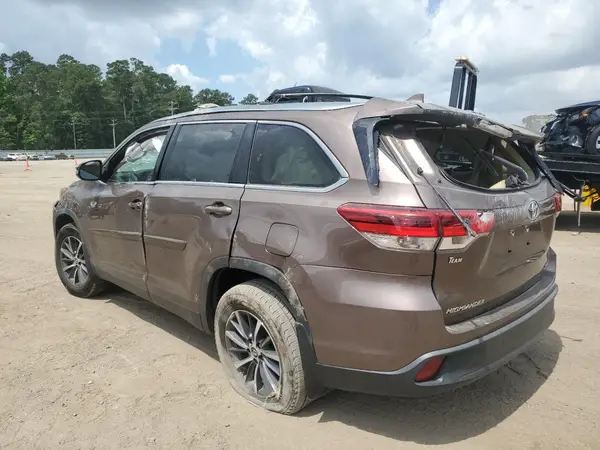 5TDJZRFH2KS972050 2019 TOYOTA HIGHLANDER - Image 2