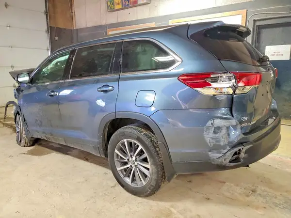 5TDJZRFH2KS975045 2019 TOYOTA HIGHLANDER - Image 2