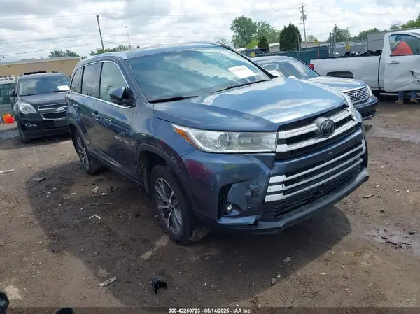 5TDJZRFH2KS975689 2019 TOYOTA HIGHLANDER - Image 1