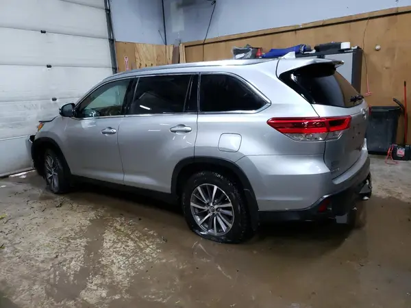 5TDJZRFH2KS981525 2019 TOYOTA HIGHLANDER - Image 2