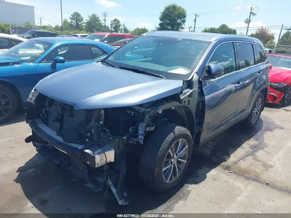 5TDJZRFH2KS981699 2019 TOYOTA HIGHLANDER - Image 2