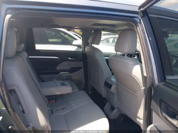 5TDJZRFH2KS981699 2019 TOYOTA HIGHLANDER - Image 8