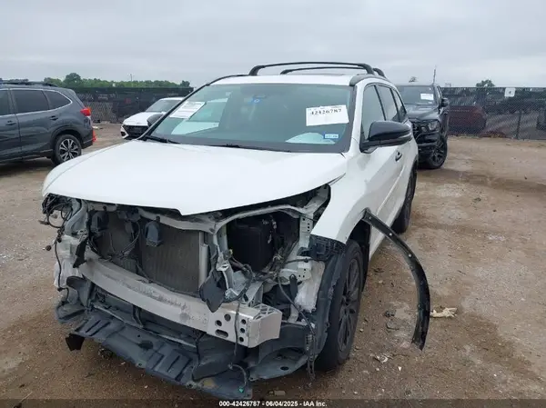 5TDJZRFH2KS982092 2019 TOYOTA HIGHLANDER - Image 2