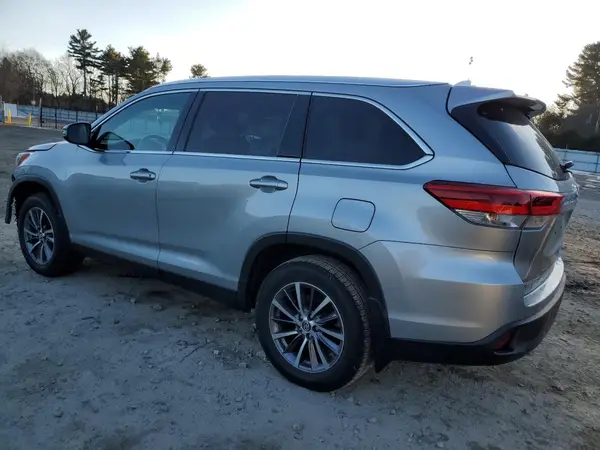 5TDJZRFH2KS982447 2019 TOYOTA HIGHLANDER - Image 2
