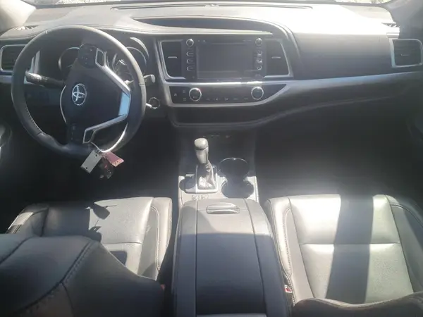 5TDJZRFH2KS988314 2019 TOYOTA HIGHLANDER - Image 8