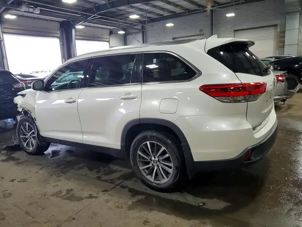 5TDJZRFH2KS993920 2019 TOYOTA HIGHLANDER - Image 2