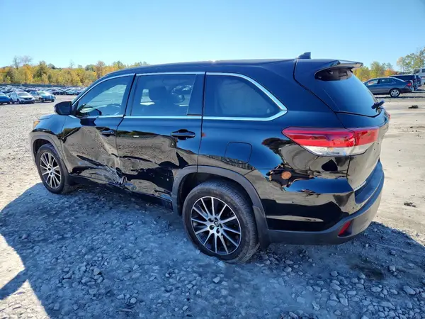 5TDJZRFH3HS358682 2017 TOYOTA HIGHLANDER - Image 2