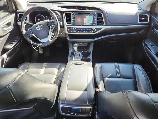 5TDJZRFH3HS358682 2017 TOYOTA HIGHLANDER - Image 8