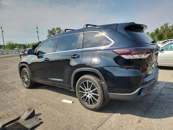 5TDJZRFH3HS361064 2017 TOYOTA HIGHLANDER - Image 2