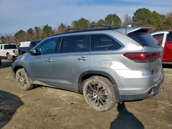 5TDJZRFH3HS364899 2017 TOYOTA HIGHLANDER - Image 2