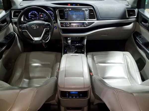 5TDJZRFH3HS367589 2017 TOYOTA HIGHLANDER - Image 8