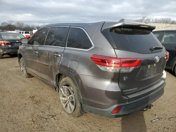 5TDJZRFH3HS372145 2017 TOYOTA HIGHLANDER - Image 2