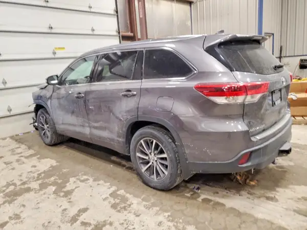 5TDJZRFH3HS372212 2017 TOYOTA HIGHLANDER - Image 2