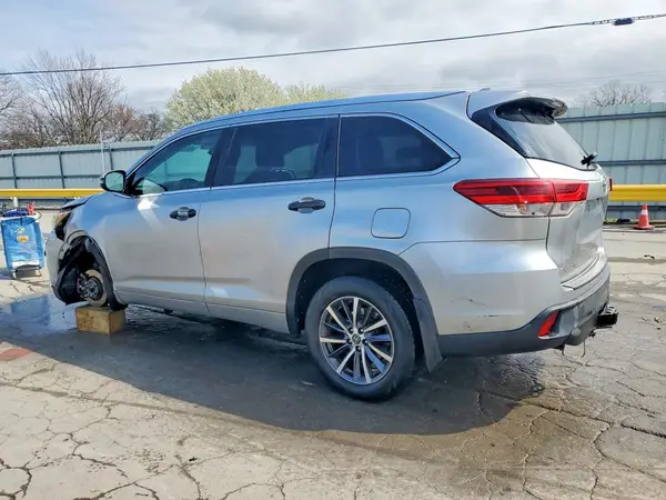 5TDJZRFH3HS373425 2017 TOYOTA HIGHLANDER - Image 2