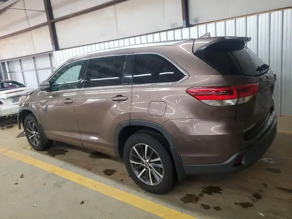 5TDJZRFH3HS373778 2017 TOYOTA HIGHLANDER - Image 2