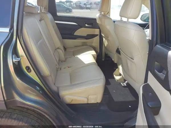 5TDJZRFH3HS377877 2017 TOYOTA HIGHLANDER - Image 8
