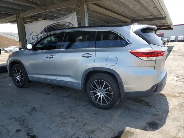 5TDJZRFH3HS378169 2017 TOYOTA HIGHLANDER - Image 2