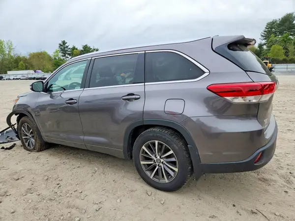 5TDJZRFH3HS381945 2017 TOYOTA HIGHLANDER - Image 2