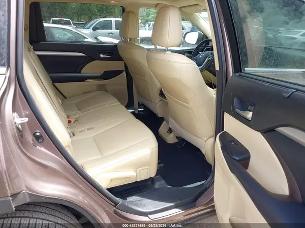 5TDJZRFH3HS386773 2017 TOYOTA HIGHLANDER - Image 8