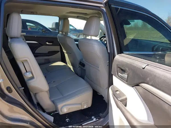 5TDJZRFH3HS387938 2017 TOYOTA HIGHLANDER - Image 8