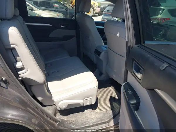 5TDJZRFH3HS391942 2017 TOYOTA HIGHLANDER - Image 8