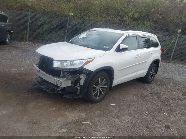 5TDJZRFH3HS392833 2017 TOYOTA HIGHLANDER - Image 2