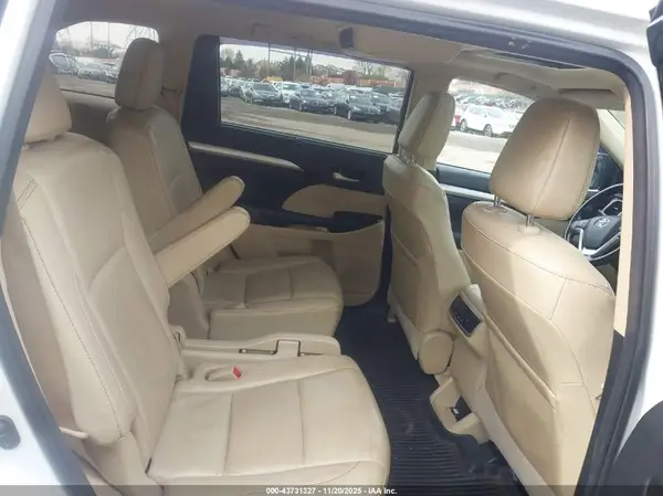 5TDJZRFH3HS392833 2017 TOYOTA HIGHLANDER - Image 8