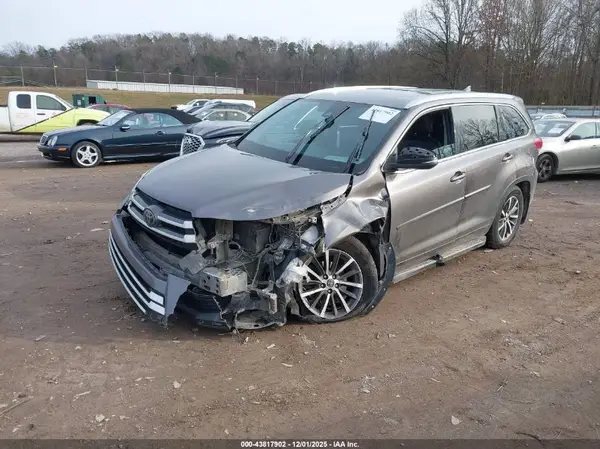 5TDJZRFH3HS394730 2017 TOYOTA HIGHLANDER - Image 2