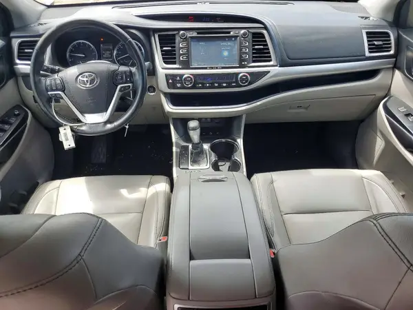 5TDJZRFH3HS401398 2017 TOYOTA HIGHLANDER - Image 8