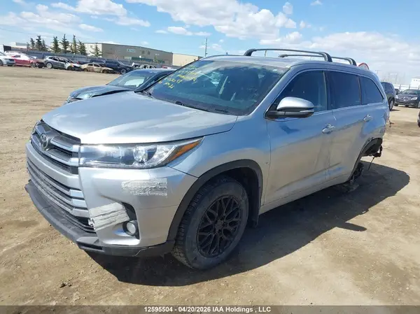 5TDJZRFH3HS402048 2017 TOYOTA HIGHLANDER - Image 2