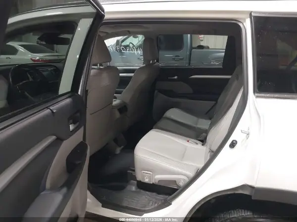 5TDJZRFH3HS407069 2017 TOYOTA HIGHLANDER - Image 8