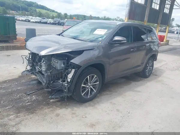 5TDJZRFH3HS411106 2017 TOYOTA HIGHLANDER - Image 2