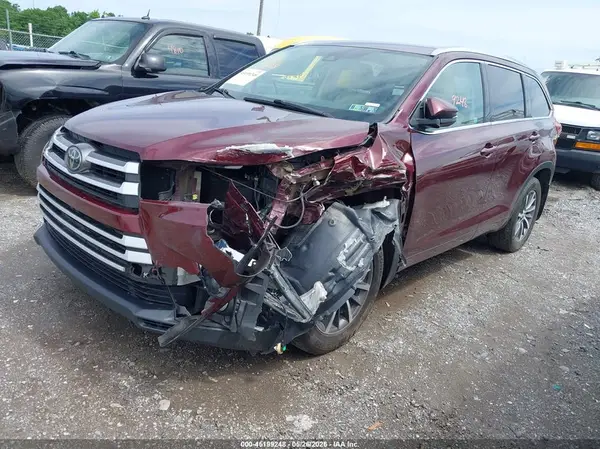 5TDJZRFH3HS414796 2017 TOYOTA HIGHLANDER - Image 2
