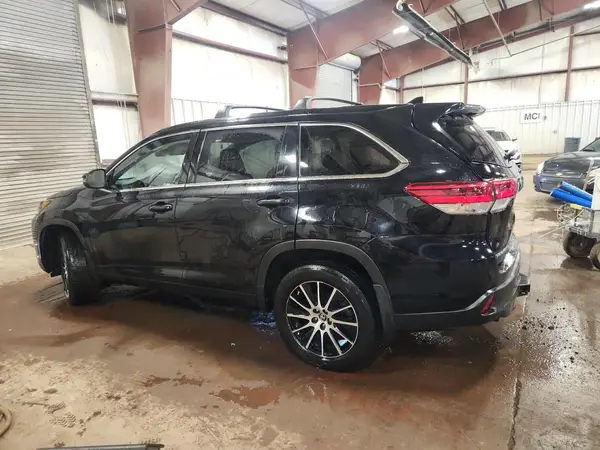 5TDJZRFH3HS415740 2017 TOYOTA HIGHLANDER - Image 2