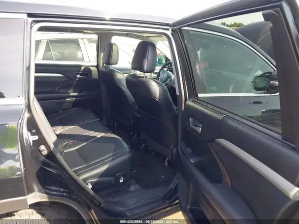5TDJZRFH3HS417049 2017 TOYOTA HIGHLANDER - Image 8