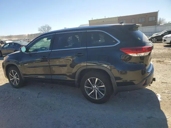 5TDJZRFH3HS419609 2017 TOYOTA HIGHLANDER - Image 2
