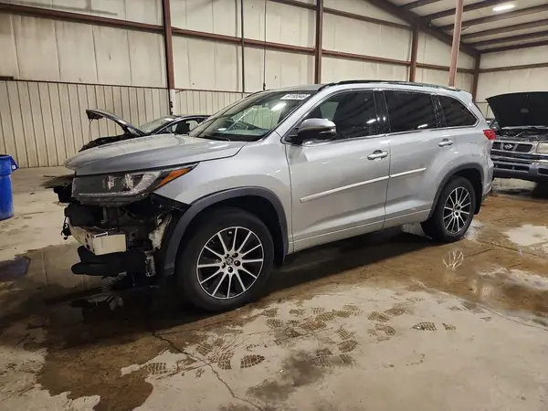 5TDJZRFH3HS419724 2017 TOYOTA HIGHLANDER - Image 1