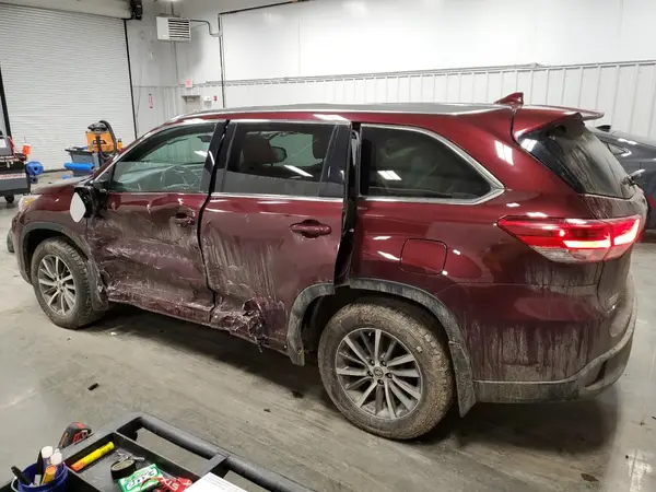 5TDJZRFH3HS423742 2017 TOYOTA HIGHLANDER - Image 2