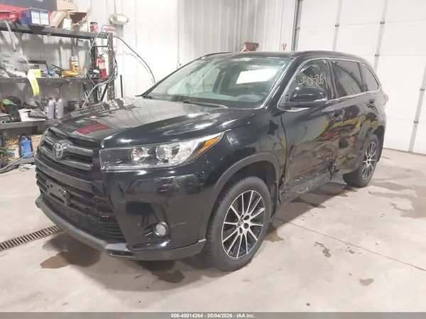 5TDJZRFH3HS426074 2017 TOYOTA HIGHLANDER - Image 2