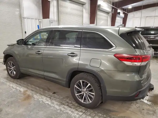 5TDJZRFH3HS434871 2017 TOYOTA HIGHLANDER - Image 2
