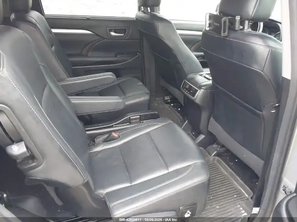 5TDJZRFH3HS437401 2017 TOYOTA HIGHLANDER - Image 8