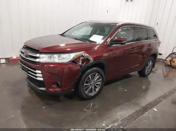 5TDJZRFH3HS440069 2017 TOYOTA HIGHLANDER - Image 2